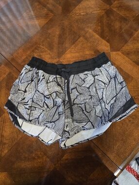 Lululemon Dottie Tribe 4' Inseam